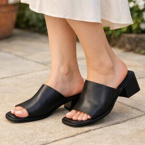 Amazon Essentials Black Mule Heels – Women’s Slip-On Block Heel Sandals, 8